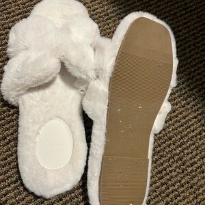 A New Day Women's Cream Fuzzy Slippers